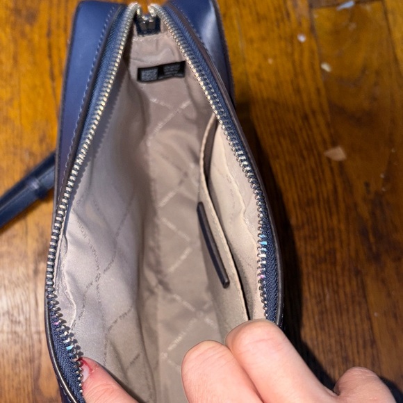 Michael Kors two tone Jet Set crossbody - Picture 5 of 7